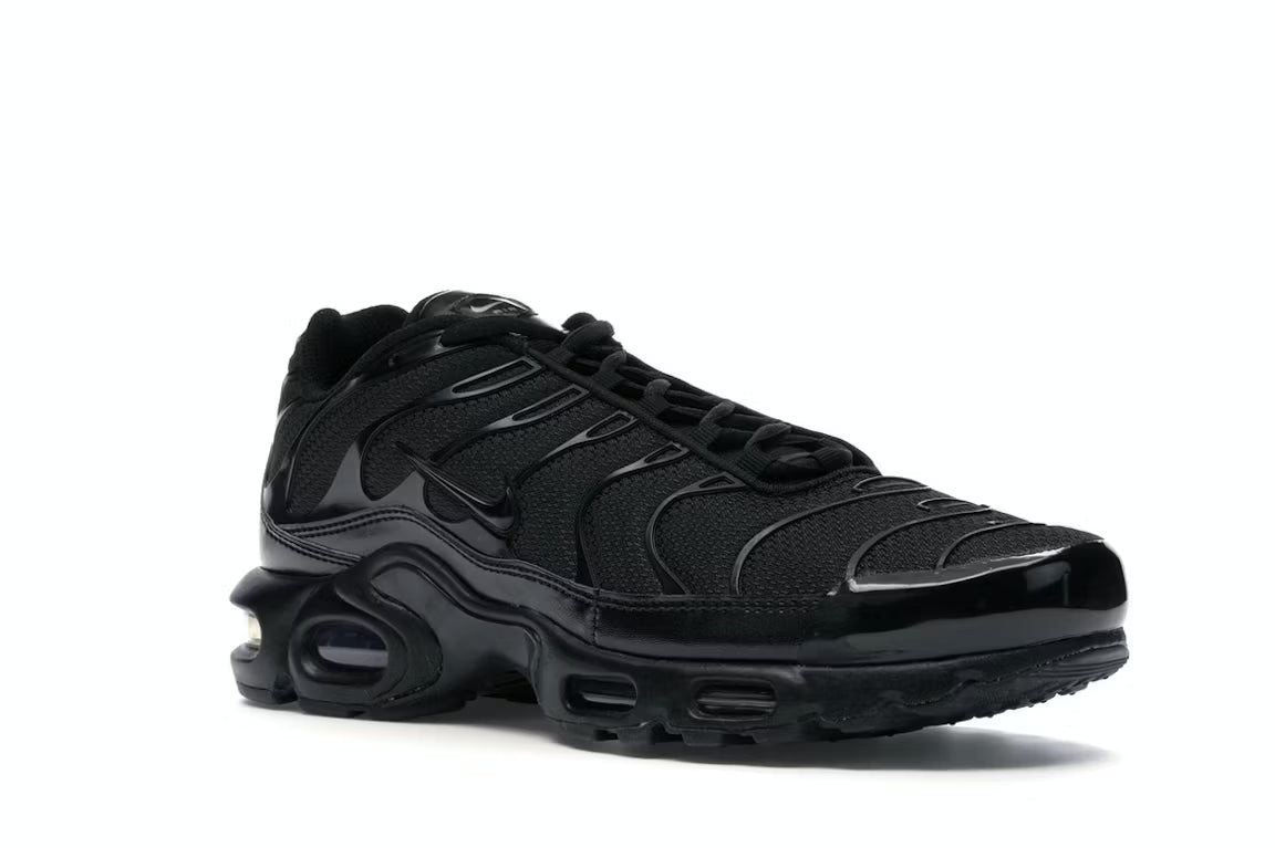 Nike Air Max Plus todo en negro