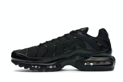 Nike Air Max Plus todo en negro