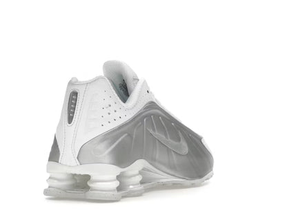 Nike Shox R4 en blanco carmesí brillante plateado metalizado