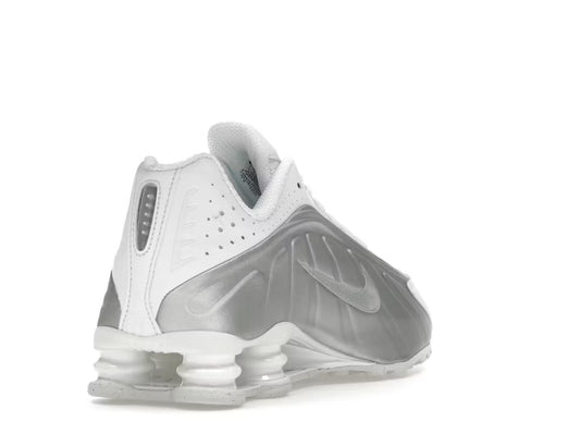 Nike Shox R4 en blanco carmesí brillante plateado metalizado