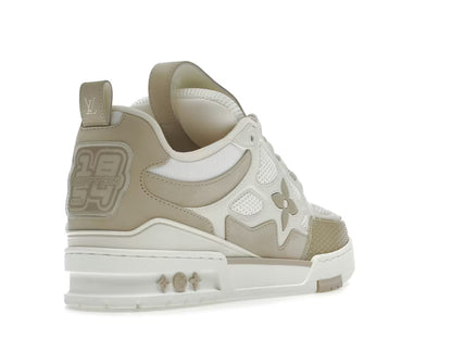Louis Vuitton LV Skate Sneaker en beige y blanco